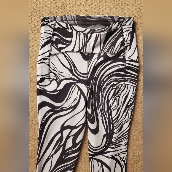 lululemon athletica Black and White Patterned Leggings - Picture 3 of 7